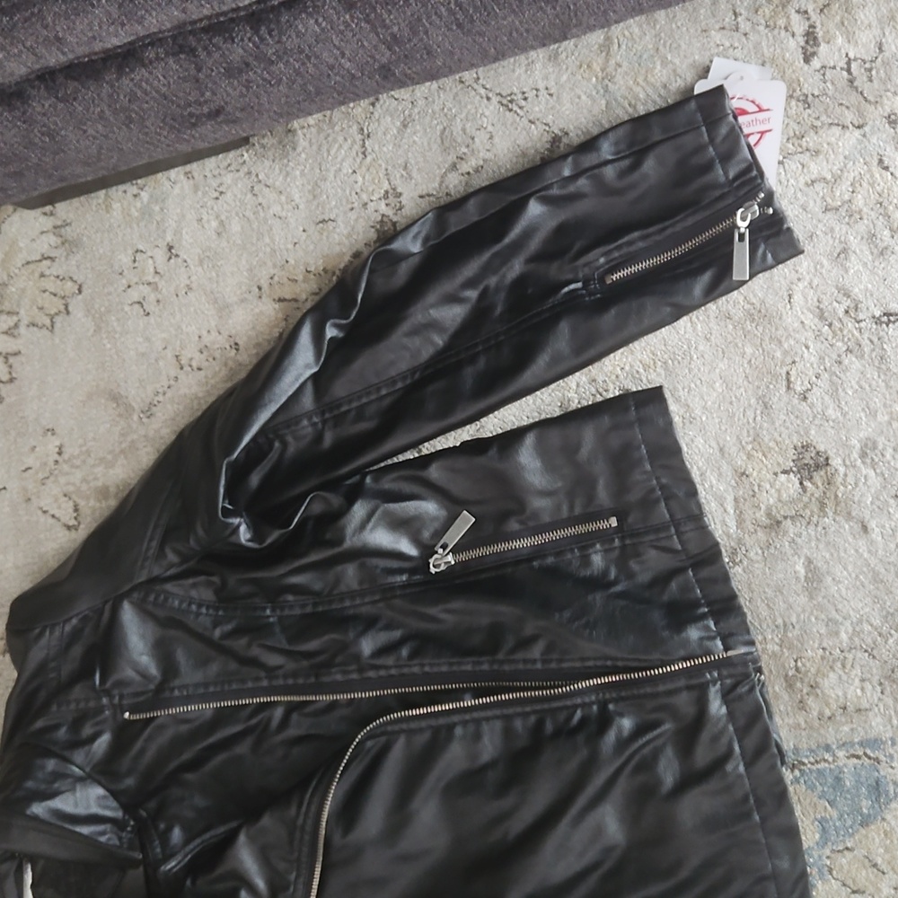 Joujou Women's Black Leather Jacket - Picture 4 of 8
